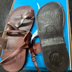 Leather Israeli sandals size 41 brand new never worn,